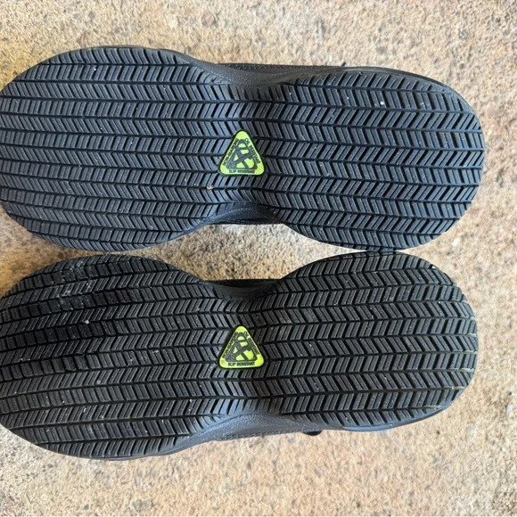 Size seven new balance 626 v2 - Picture 6 of 6